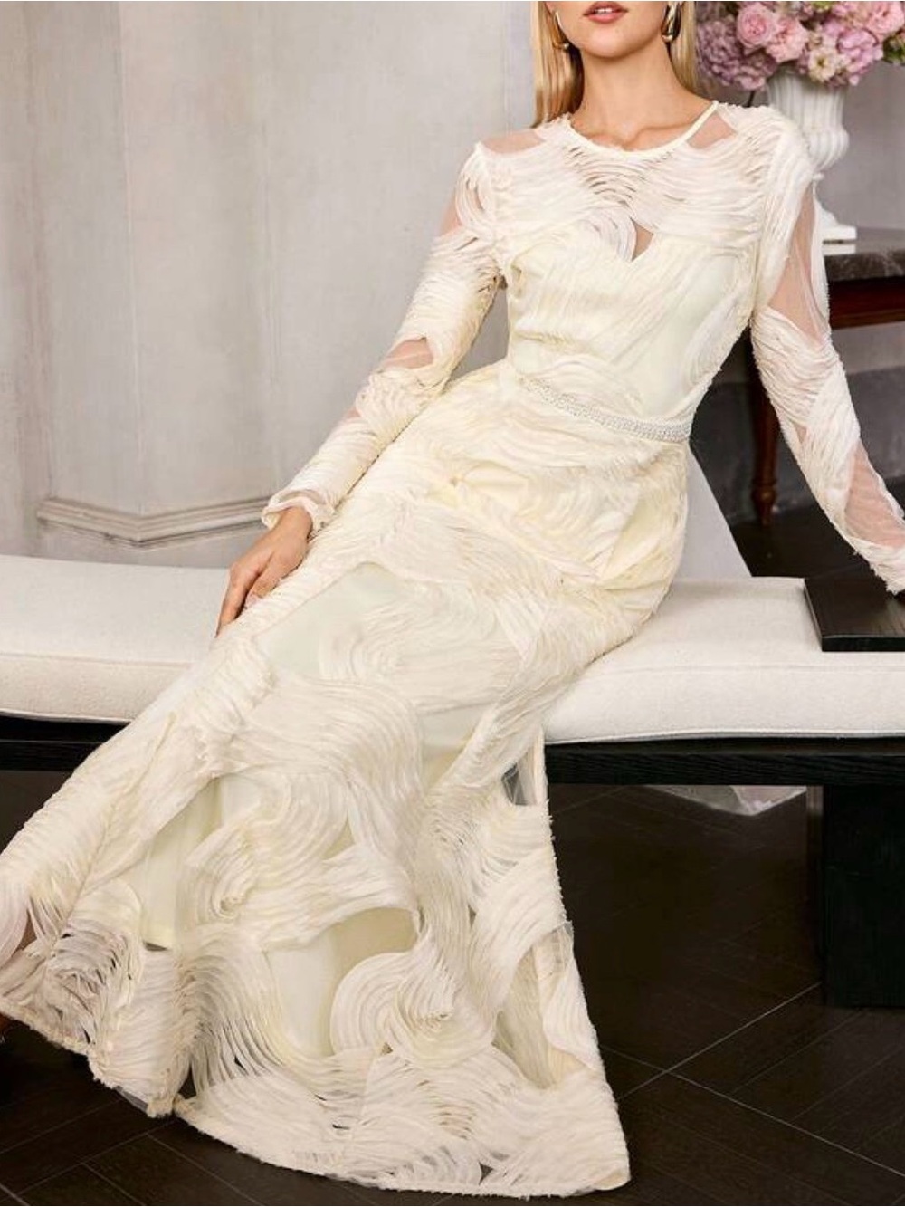 Elegant Ivory Long Sleeve Evening Gown. Size L (8-10) USA